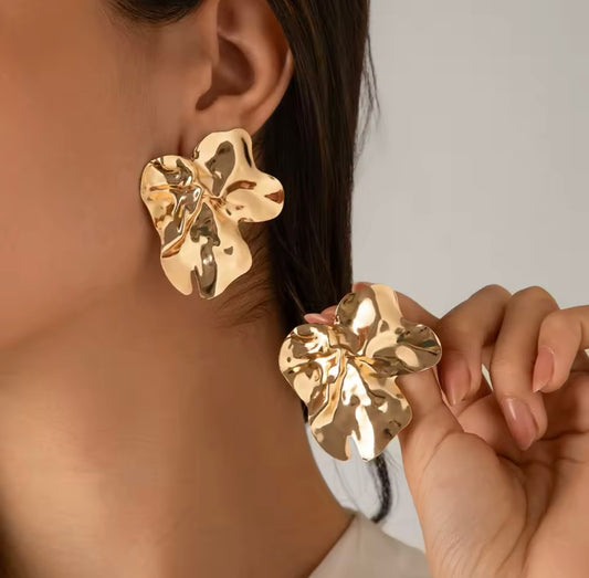 Metal Irregular Flower Earrings - Gold