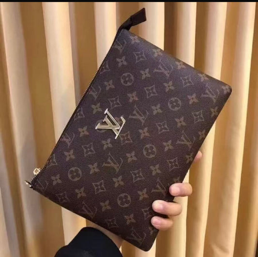 LV Mono Pouch