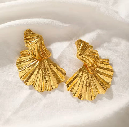 Chunky Leaf Earrings - Gold