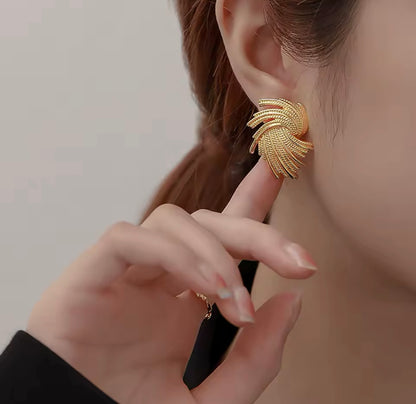 Irregular Metal Twist Earrings - Gold