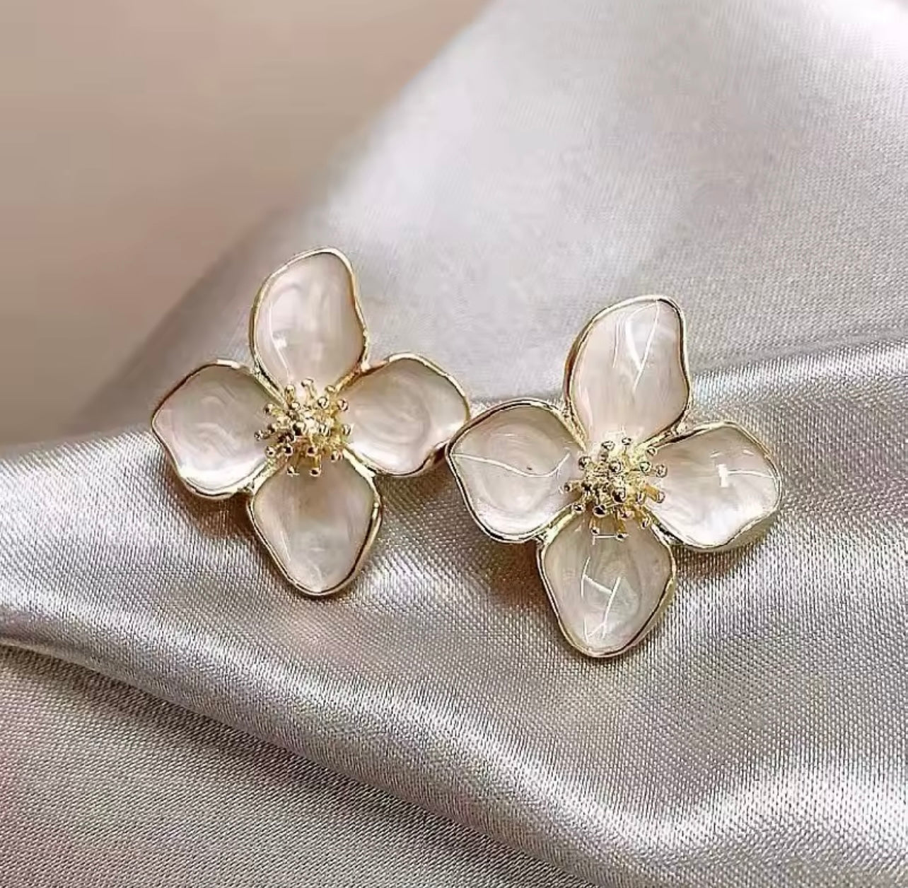 Glazed Flower Stud Earrings - White