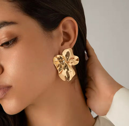 Metal Irregular Flower Earrings - Gold